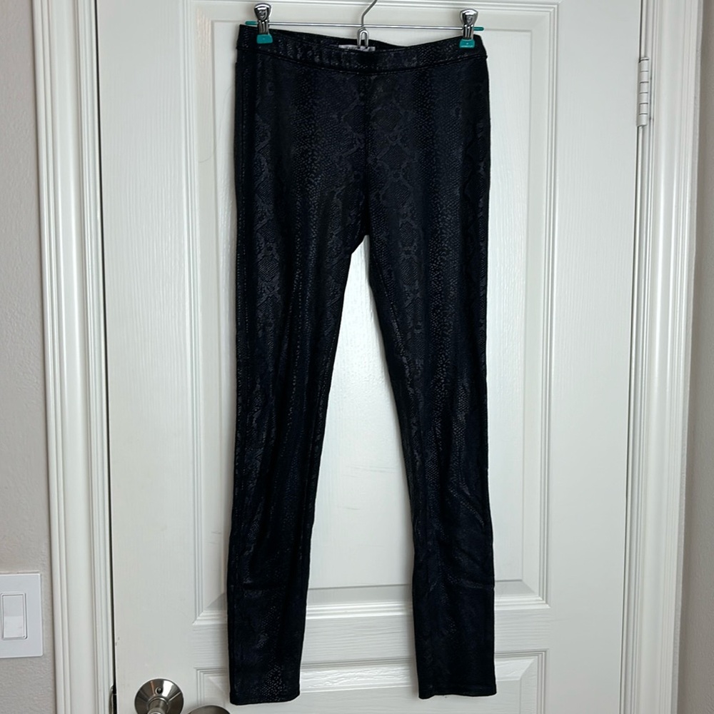 Jennifer Lopez Womens Black leggings Size 2
Animal Print